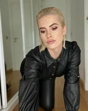 Adriana Abenia