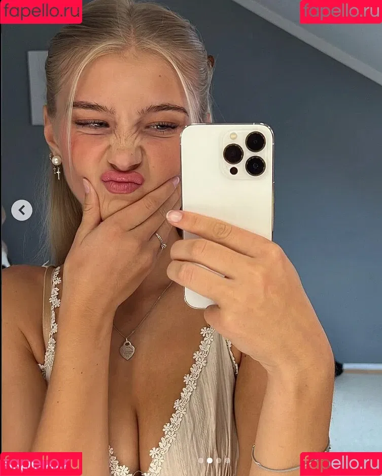 Elena Zoe Onlyfans Photo Gallery 