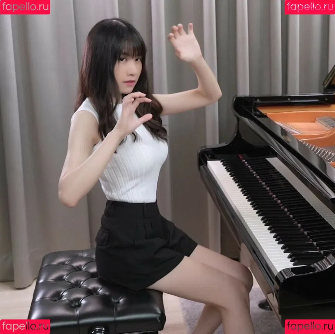 Ru’s Piano Onlyfans Photo Gallery 
