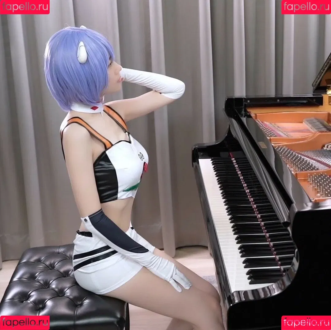 Ru’s Piano Onlyfans Photo Gallery 