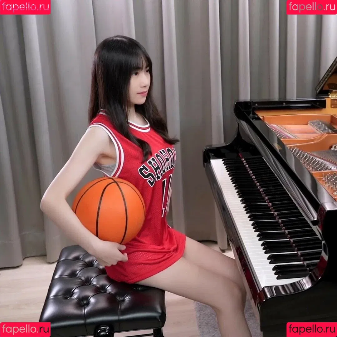 Ru’s Piano Onlyfans Photo Gallery 