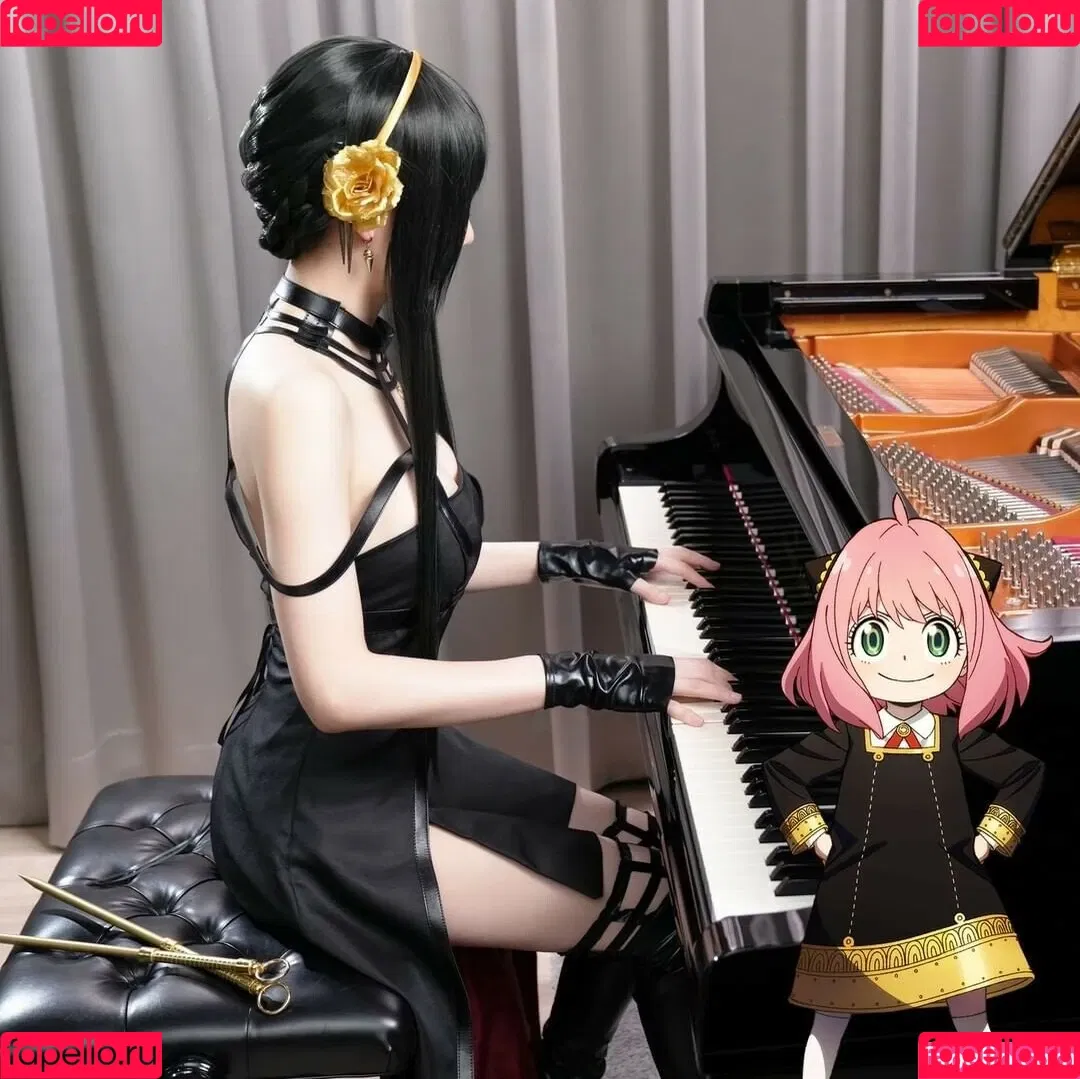 Ru’s Piano Onlyfans Photo Gallery 