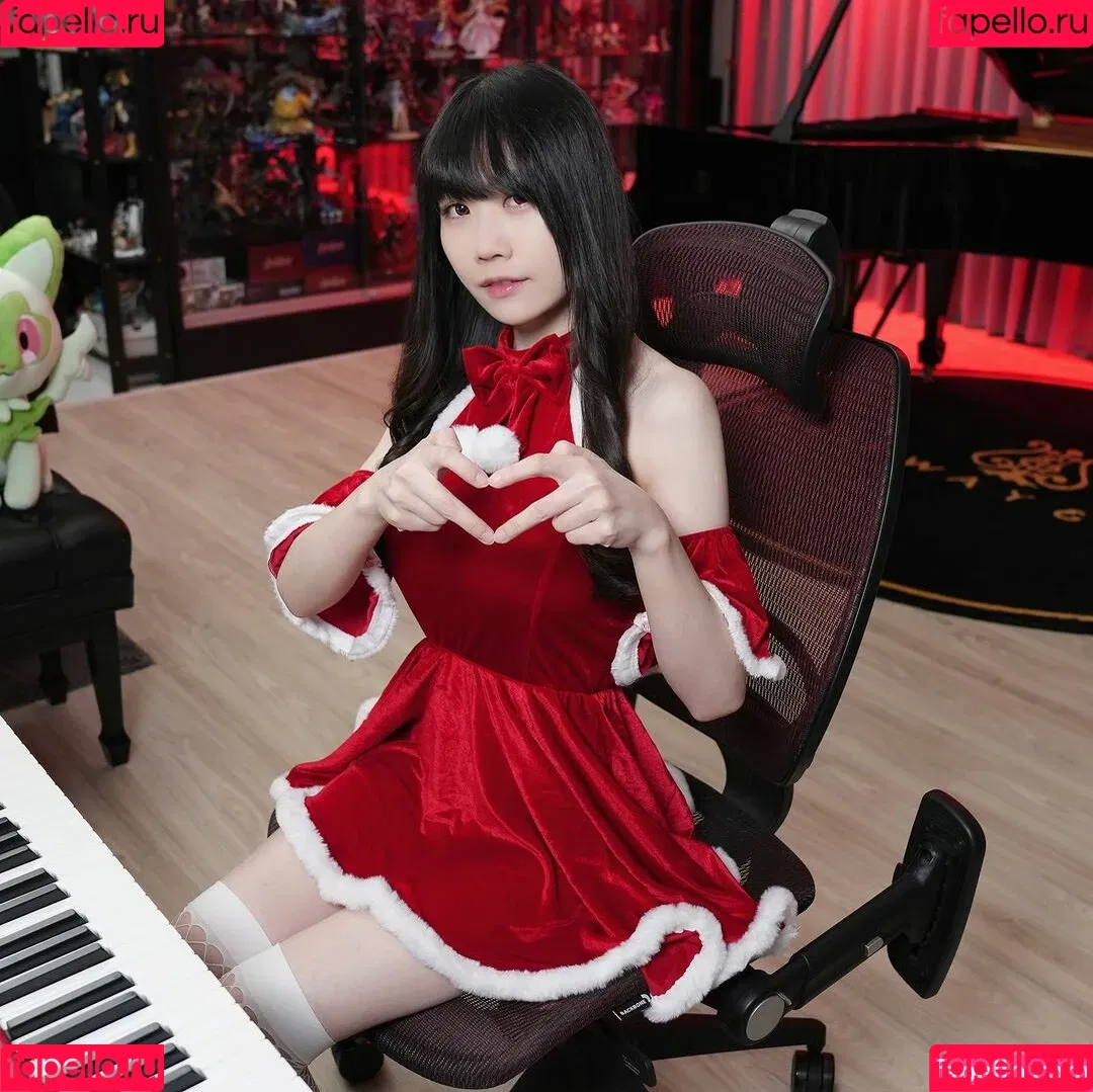 Ru’s Piano Onlyfans Photo Gallery 