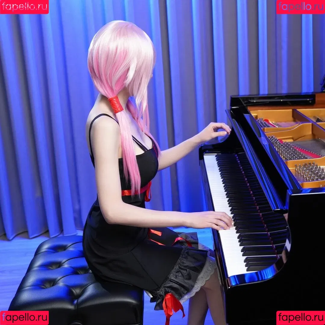 Ru’s Piano Onlyfans Photo Gallery 