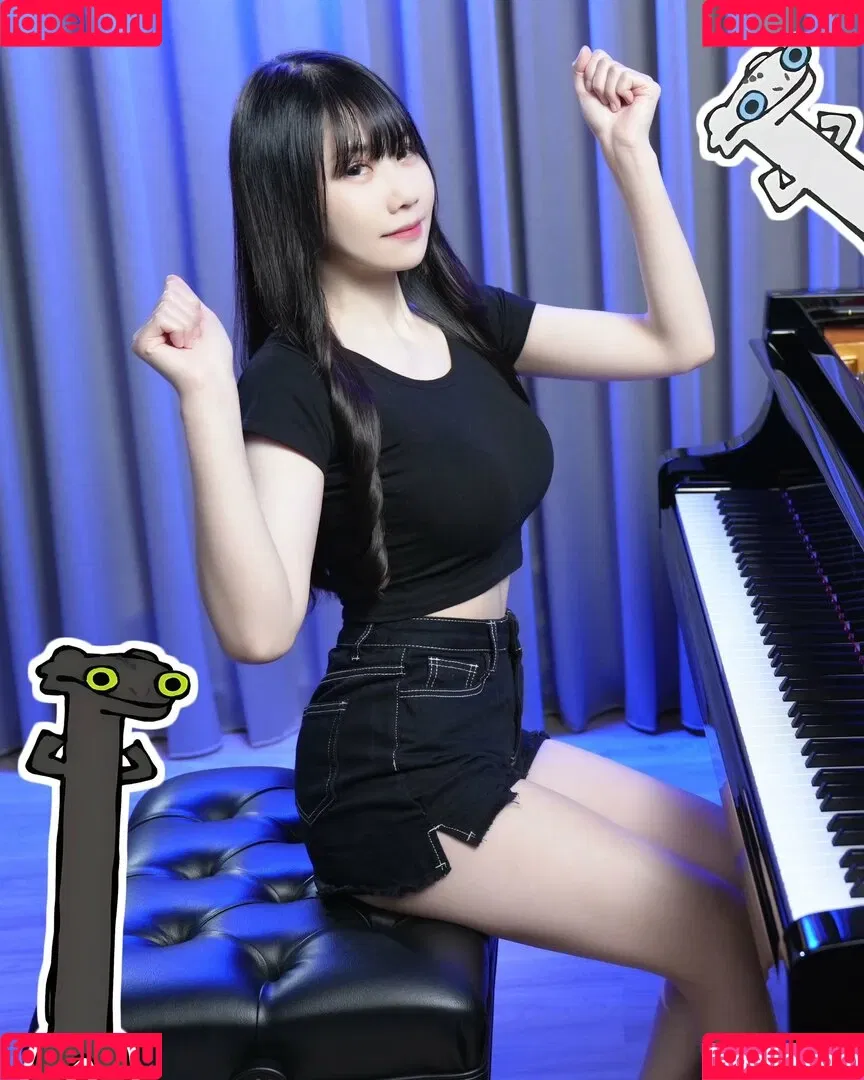 Ru’s Piano Onlyfans Photo Gallery 