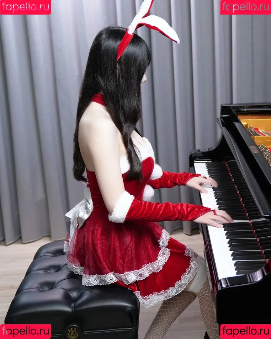 Ru’s Piano Onlyfans Photo Gallery 