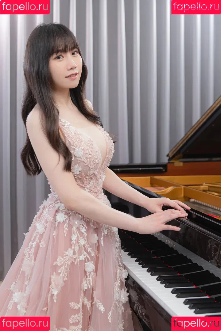 Ru’s Piano Onlyfans Photo Gallery 