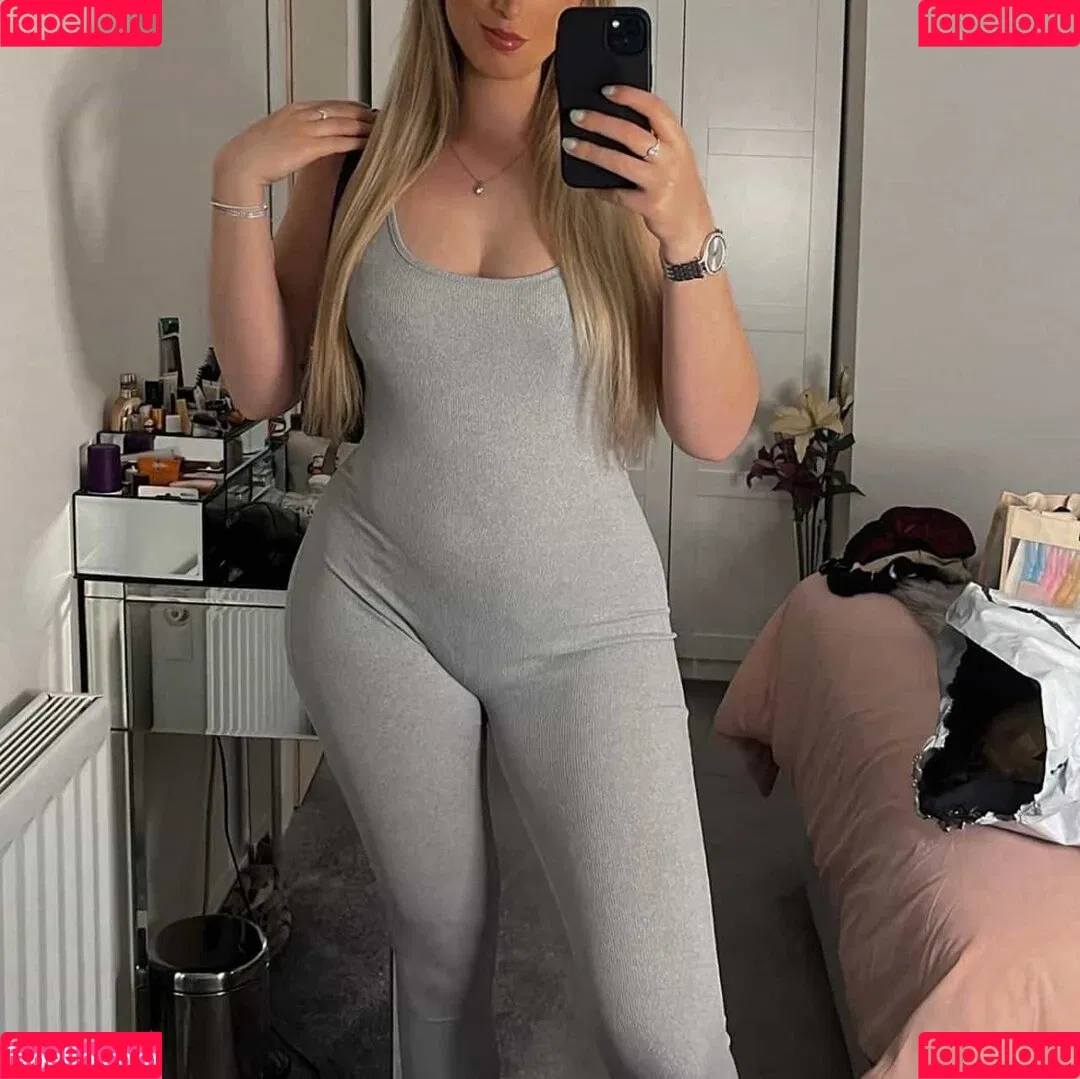 Holly Flintham Onlyfans Photo Gallery 