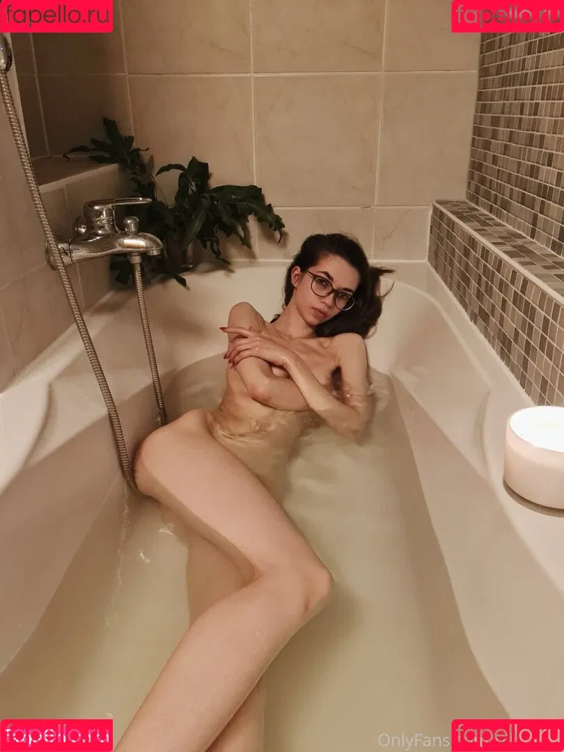 Pikdame / Kim Baltes Onlyfans Photo Gallery 
