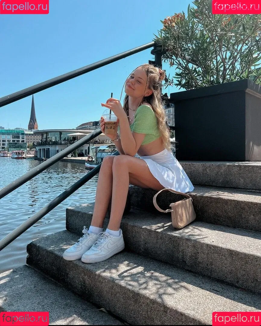 Lea Peach Onlyfans Photo Gallery 