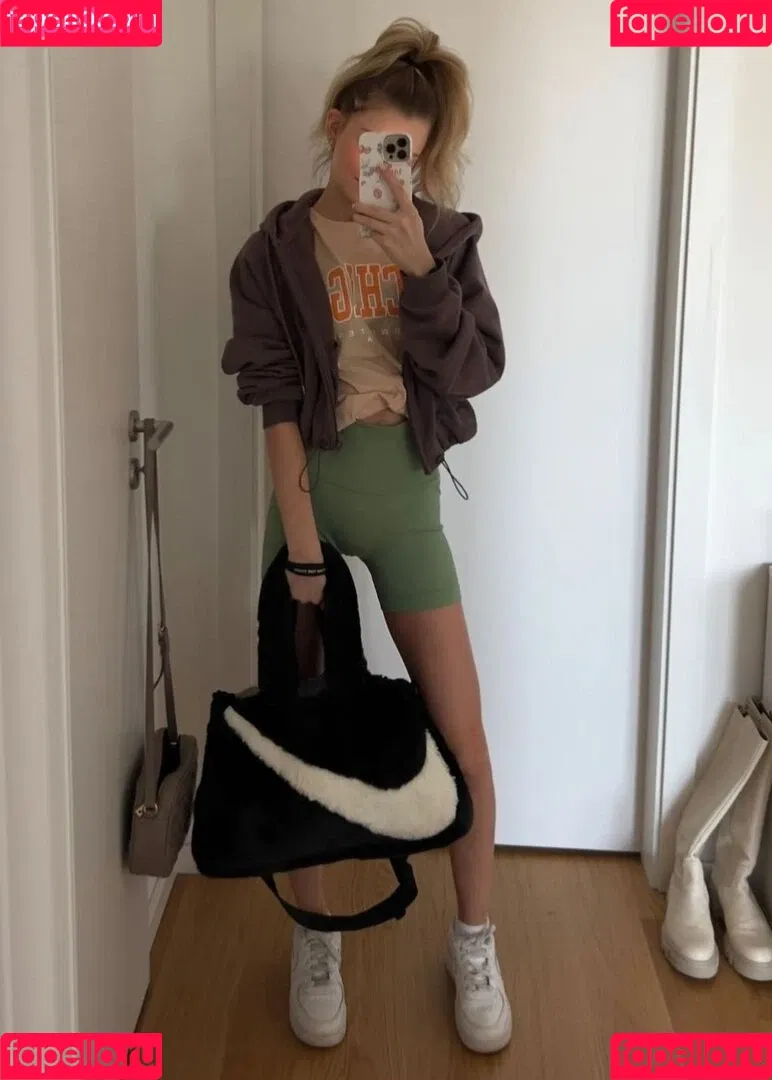 Lea Peach Onlyfans Photo Gallery 