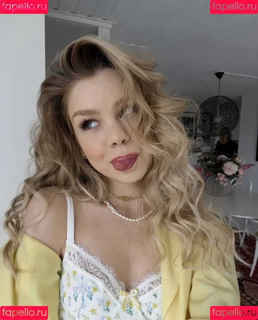 Lea Peach Onlyfans Photo Gallery 