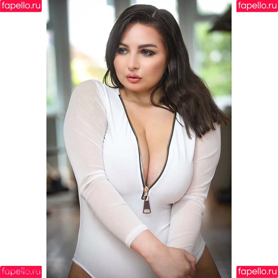 Lucina Onlyfans Photo Gallery 