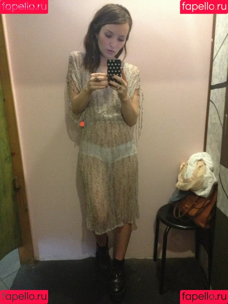 Emily Browning Onlyfans Photo Gallery 