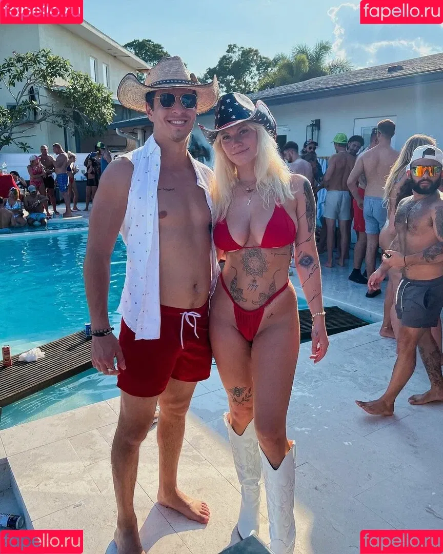 Taylor Hughs Onlyfans Photo Gallery 