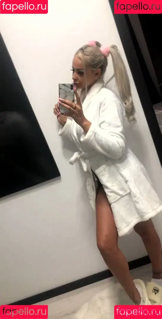 Melanie Lexxx Onlyfans Photo Gallery 