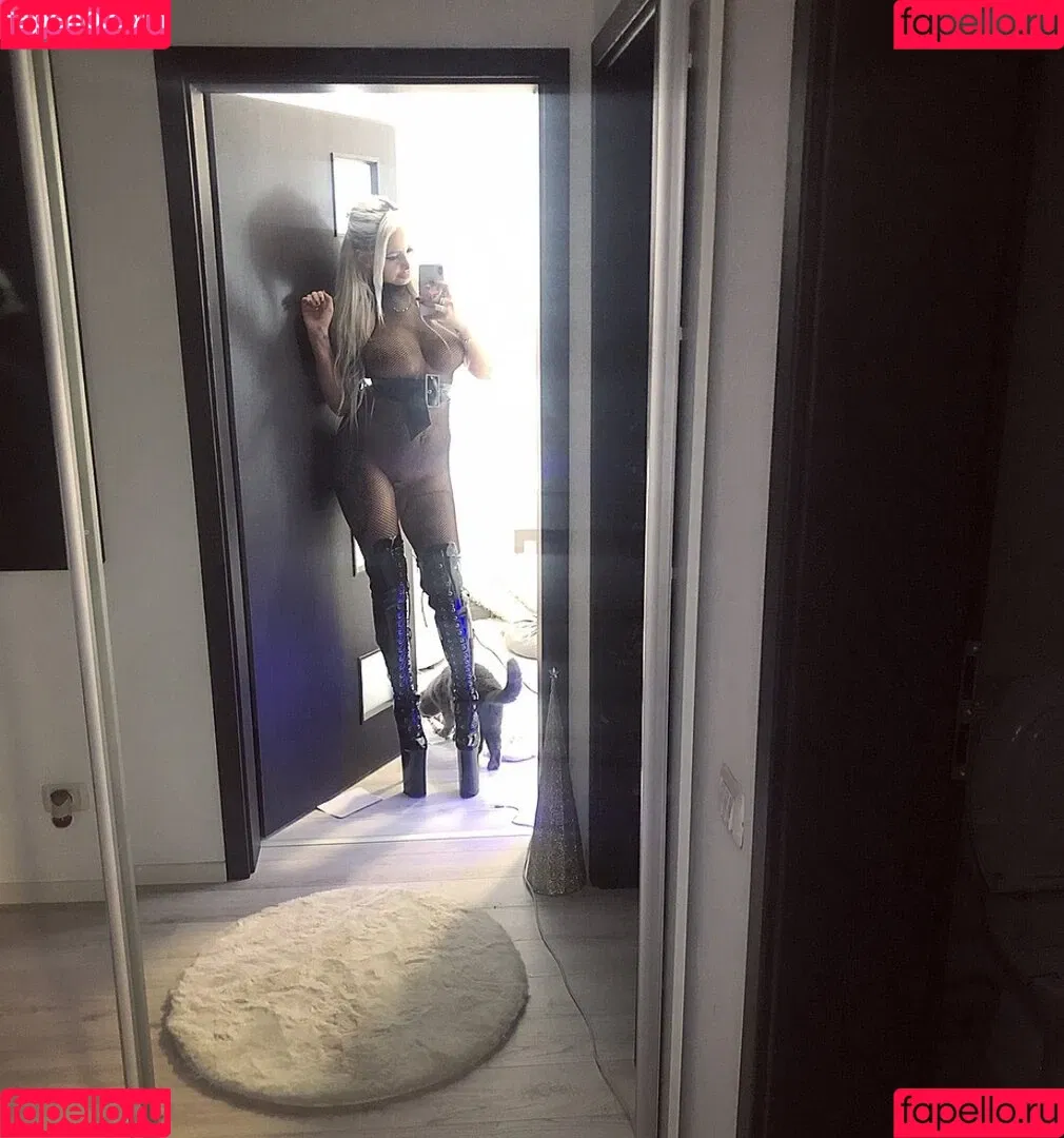 Melanie Lexxx Onlyfans Photo Gallery 