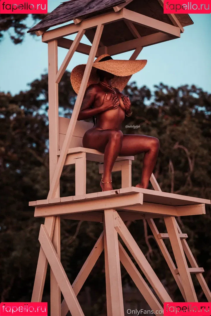 Blondiebandz Onlyfans Photo Gallery 