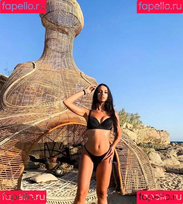 Leila Kraja Onlyfans Photo Gallery 