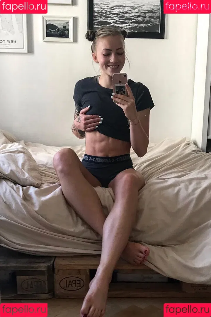 Leana (@dreamsofleana) Onlyfans Photo Gallery 