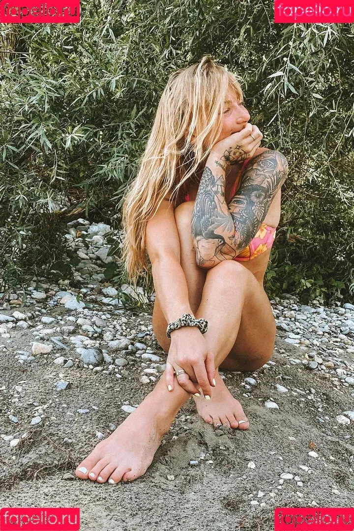 Leana (@dreamsofleana) Onlyfans Photo Gallery 