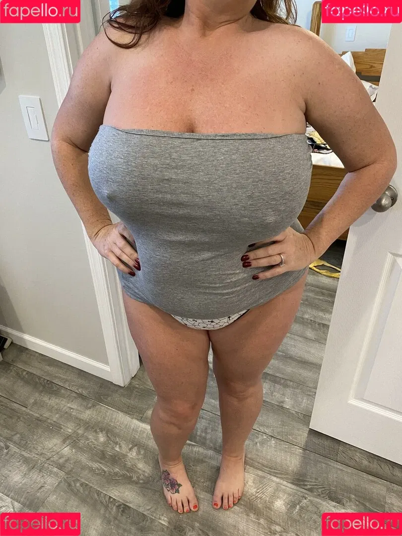 Busty38HH Onlyfans Photo Gallery 