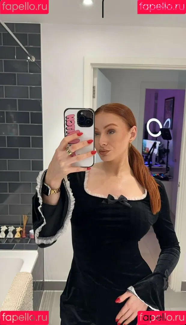 Elz The Witch Onlyfans Photo Gallery 