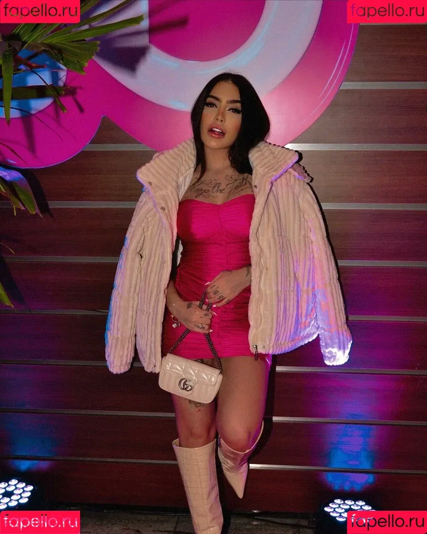 MC Mirella Onlyfans Photo Gallery 