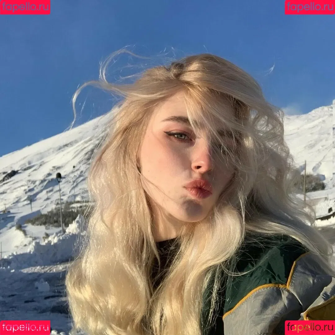 nikkibeiar Onlyfans Photo Gallery 