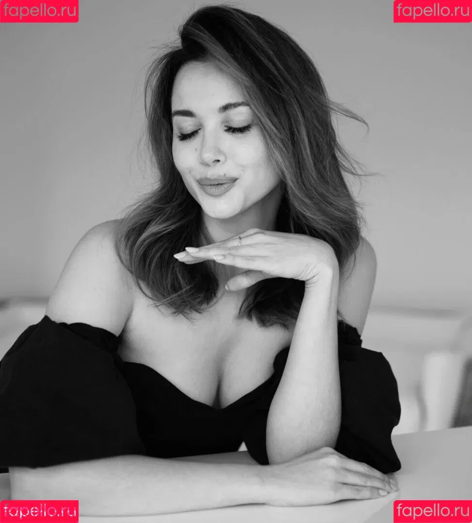 Mandy Capristo Onlyfans Photo Gallery 