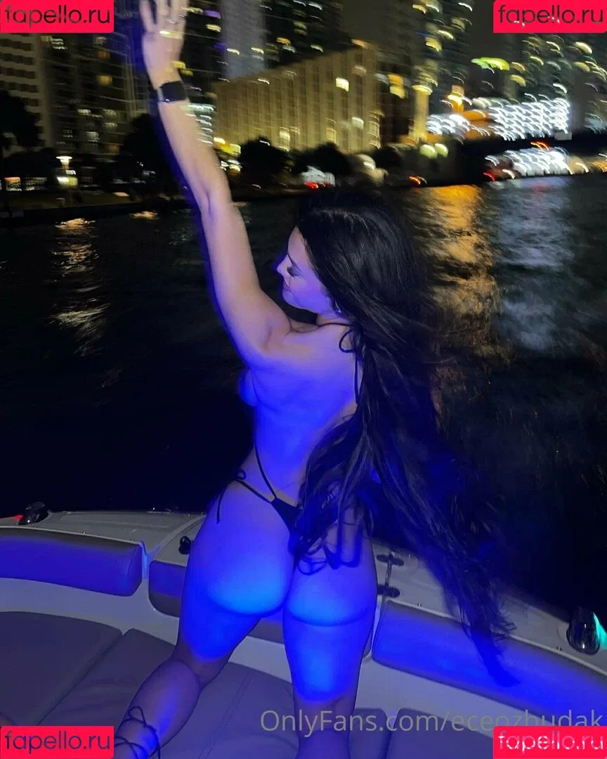 eceozbdk Onlyfans Photo Gallery 