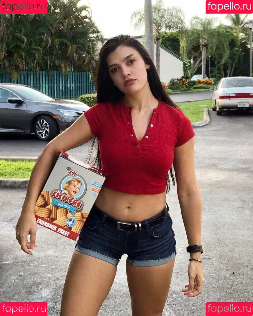 eceozbdk Onlyfans Photo Gallery 