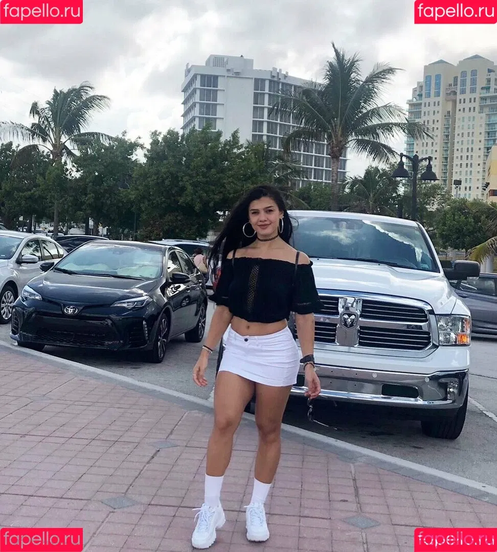 eceozbdk Onlyfans Photo Gallery 