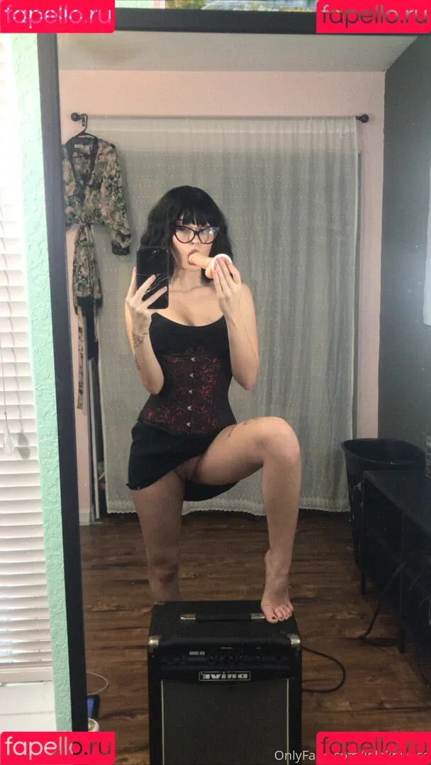 Lola Goth Onlyfans Photo Gallery 