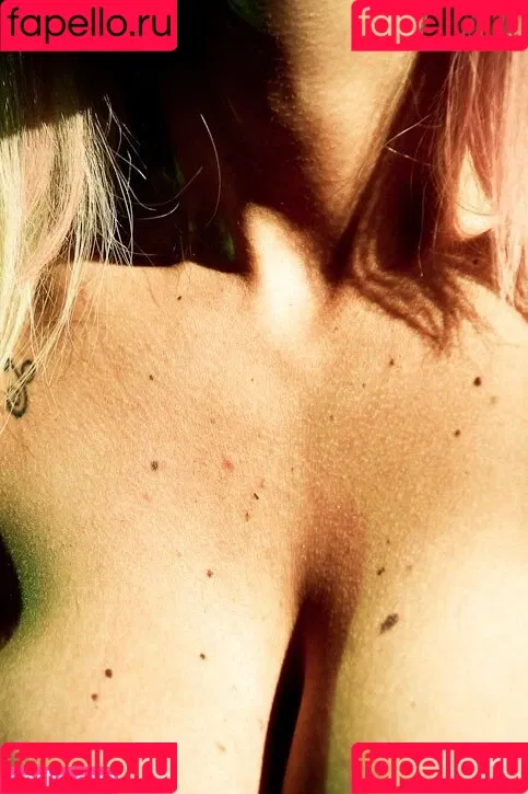 Virgula Girl Onlyfans Photo Gallery 