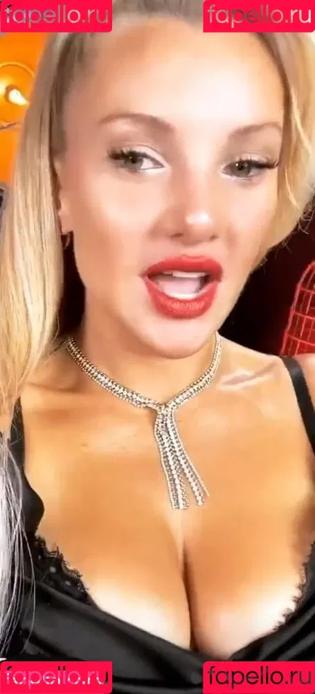 Evelyn Burdecki Onlyfans Photo Gallery 
