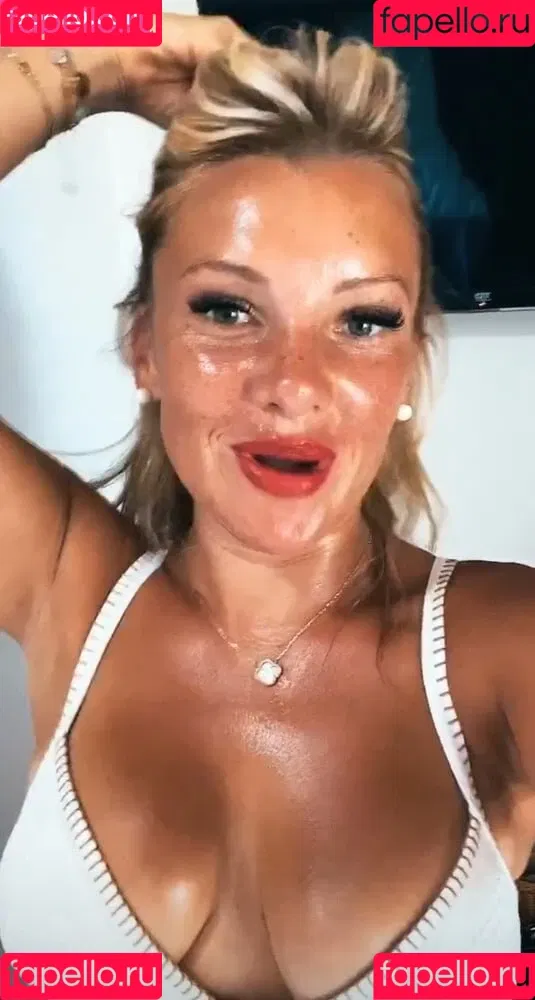 Evelyn Burdecki Onlyfans Photo Gallery 