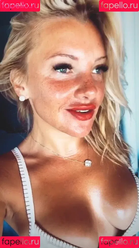 Evelyn Burdecki Onlyfans Photo Gallery 
