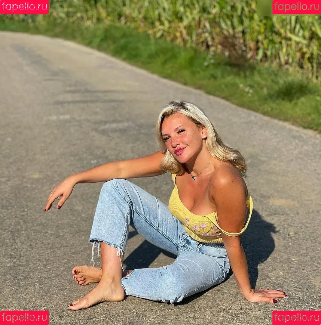 Evelyn Burdecki Onlyfans Photo Gallery 