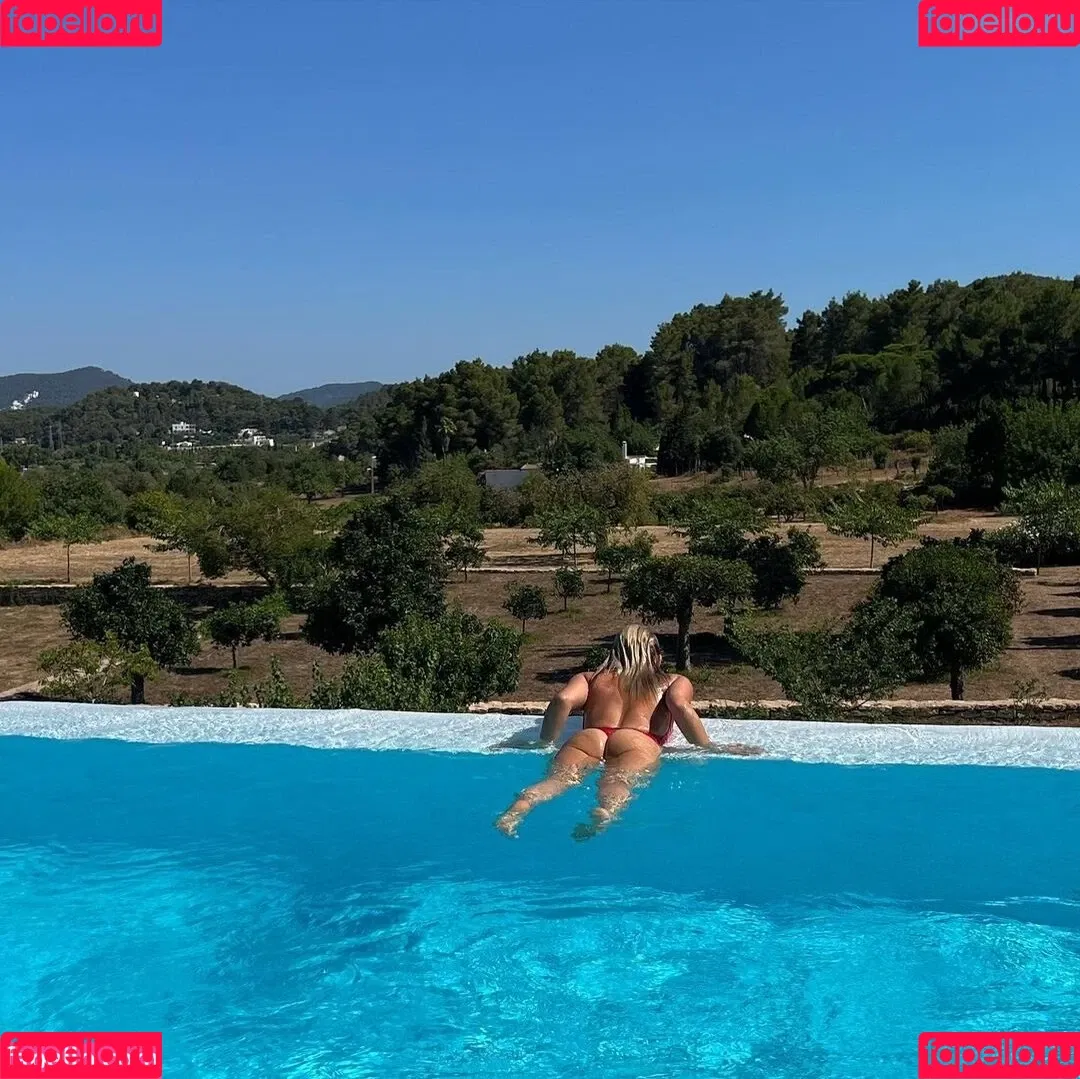 Evelyn Burdecki Onlyfans Photo Gallery 