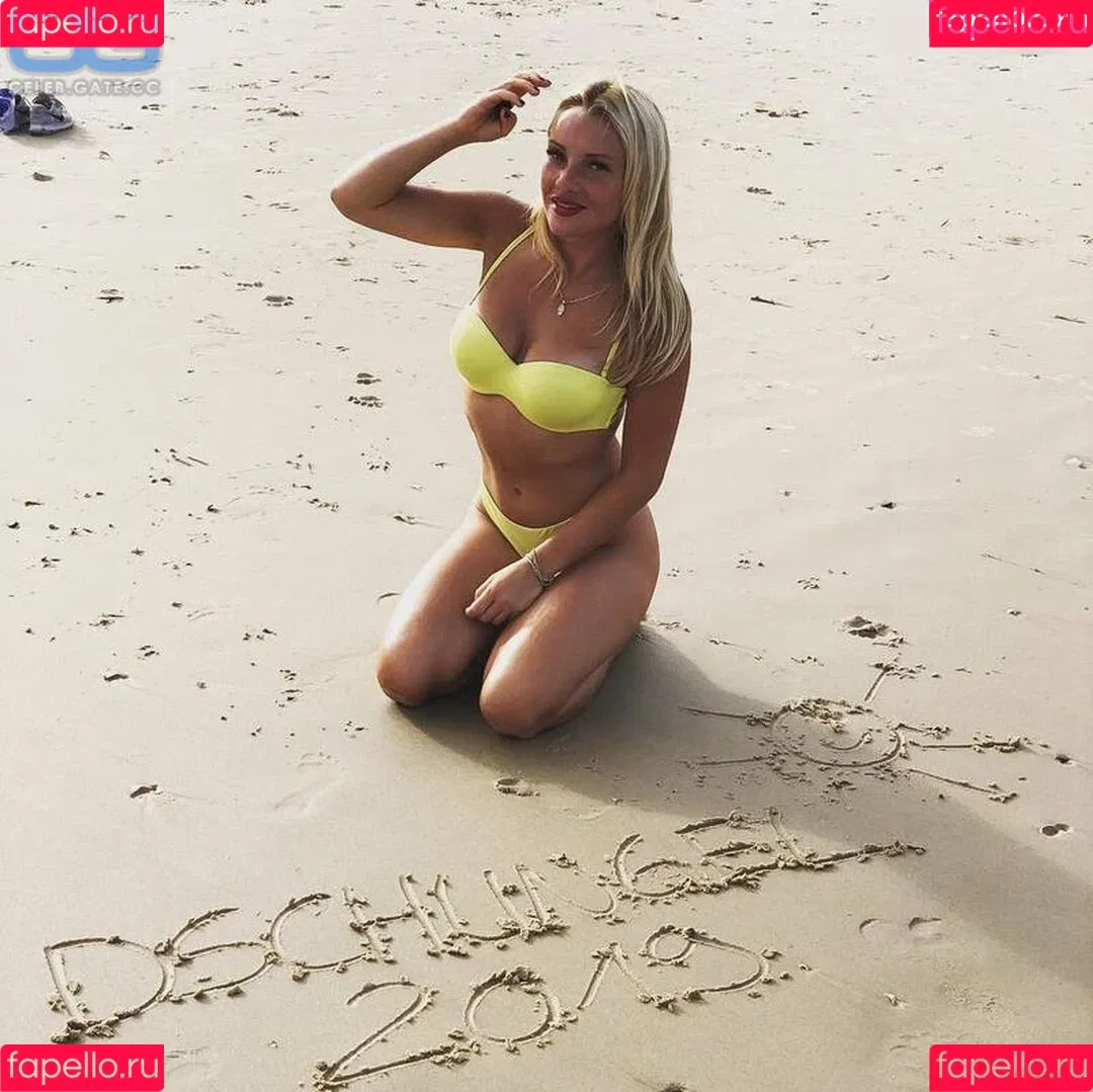 Evelyn Burdecki Onlyfans Photo Gallery 