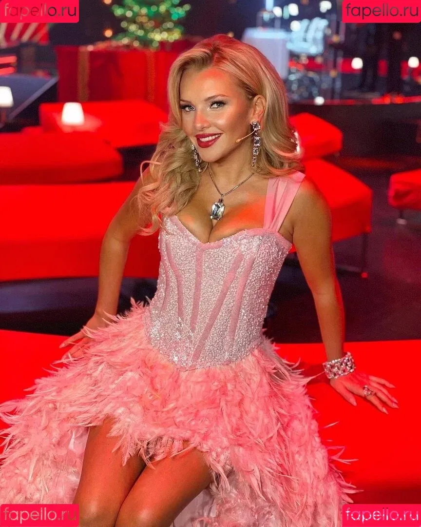 Evelyn Burdecki Onlyfans Photo Gallery 