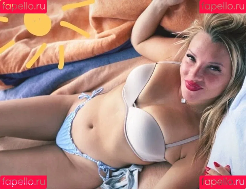 Evelyn Burdecki Onlyfans Photo Gallery 