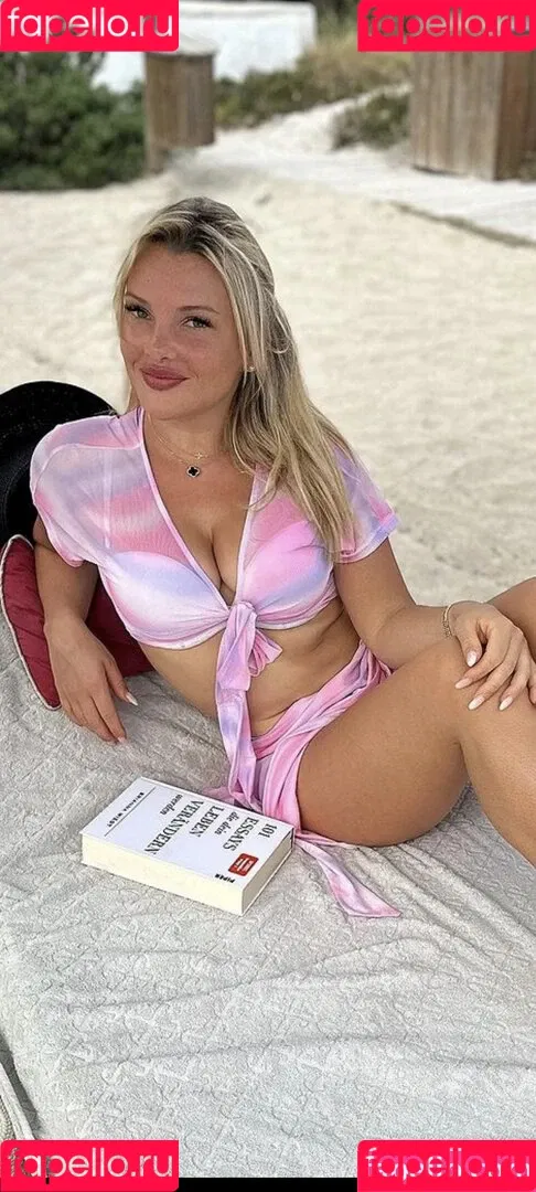 Evelyn Burdecki Onlyfans Photo Gallery 