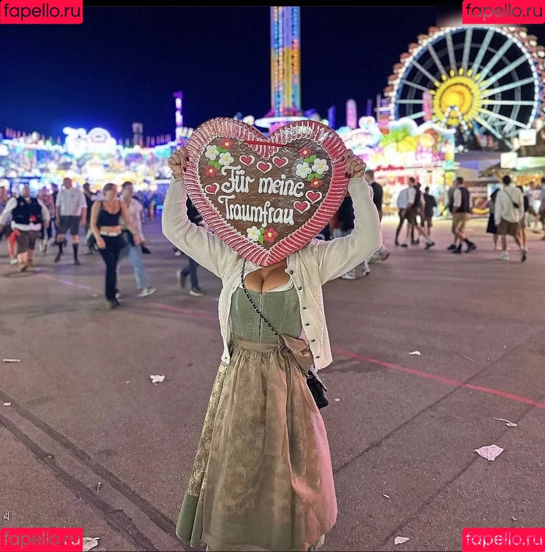 Evelyn Burdecki Onlyfans Photo Gallery 