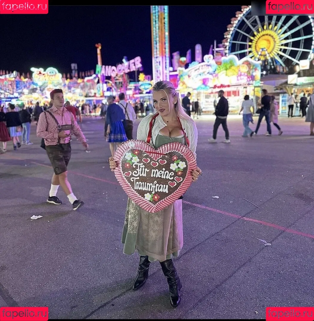 Evelyn Burdecki Onlyfans Photo Gallery 