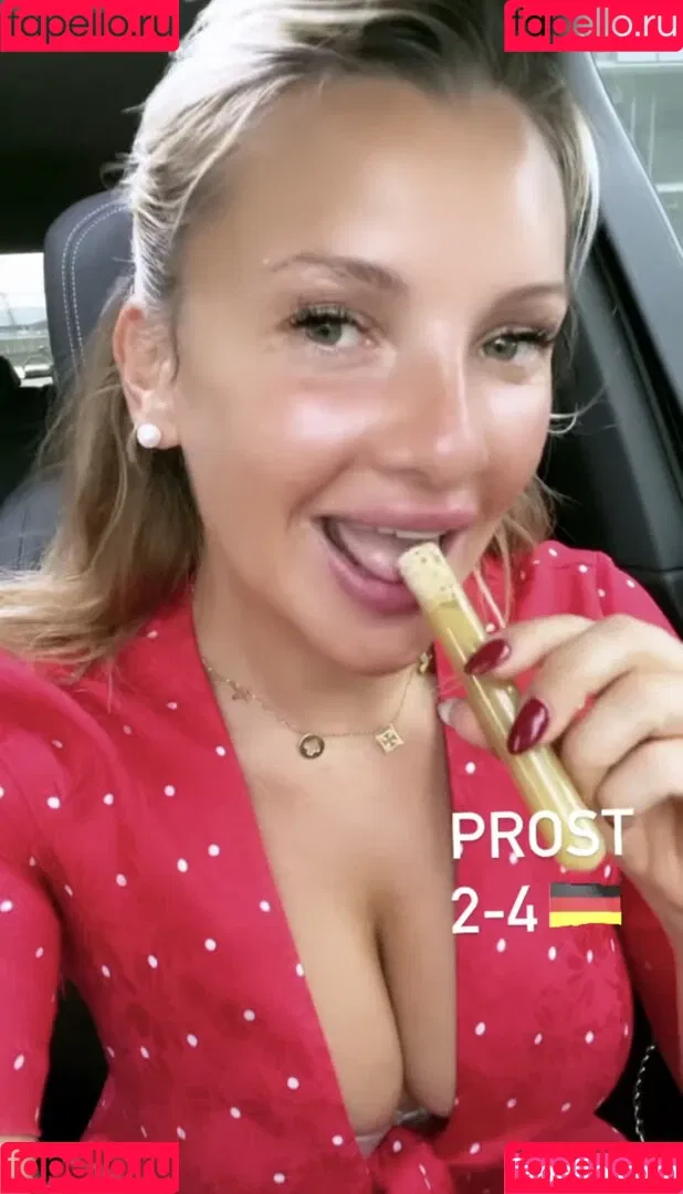 Evelyn Burdecki Onlyfans Photo Gallery 