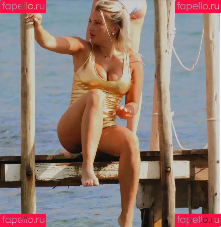 Evelyn Burdecki Onlyfans Photo Gallery 