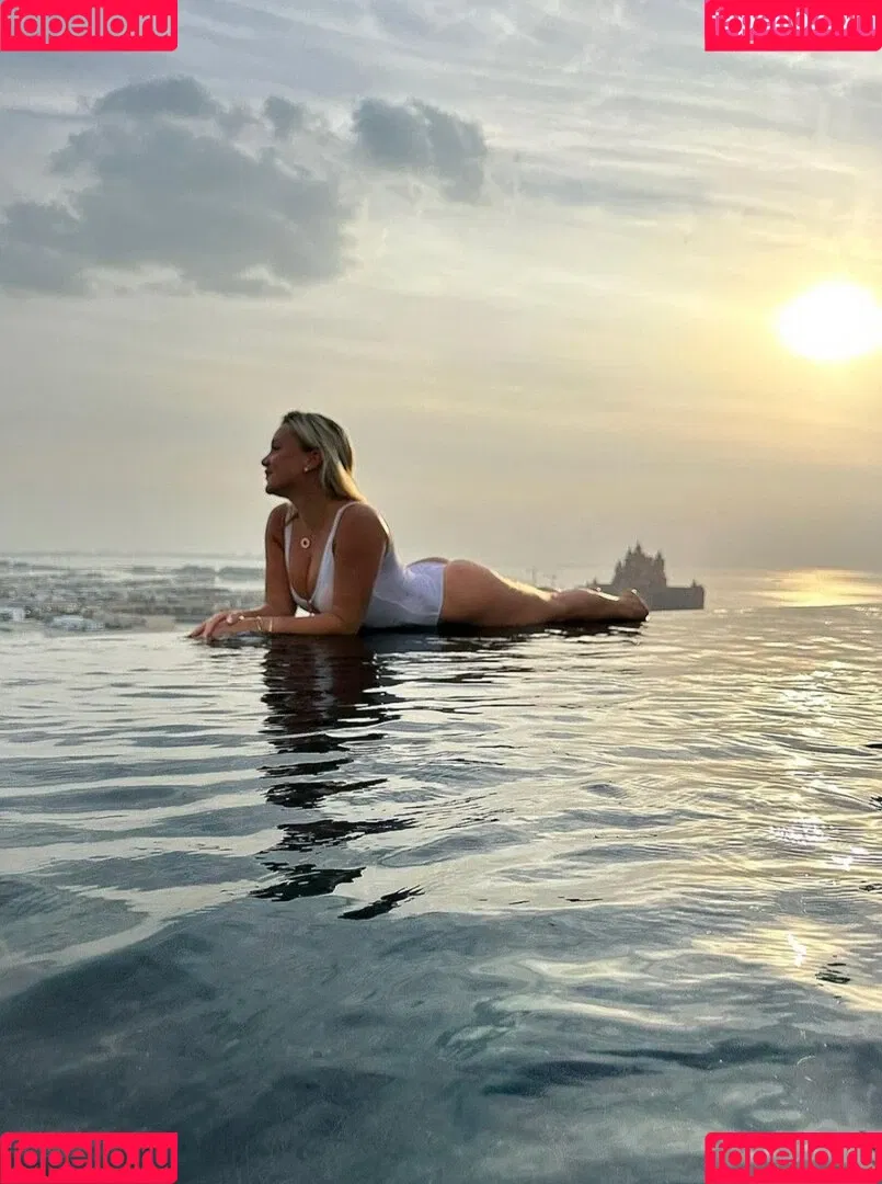 Evelyn Burdecki Onlyfans Photo Gallery 