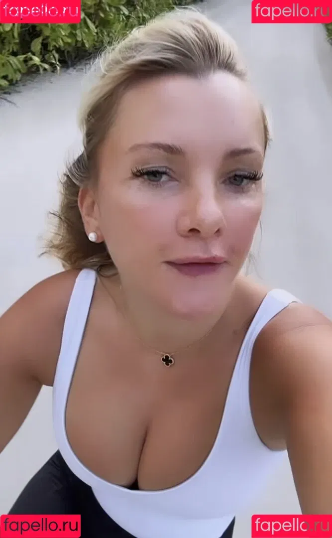 Evelyn Burdecki Onlyfans Photo Gallery 